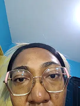 dirtyvictoria online show from May 19, 7:20 pm