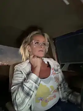 Snapshot of vixendoll87 chatting on February 12, 11:55 pm vixendoll87 online show from February 12, 11:55 pm