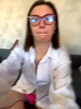 BeatriceTender online show from October 13, 9:09 am