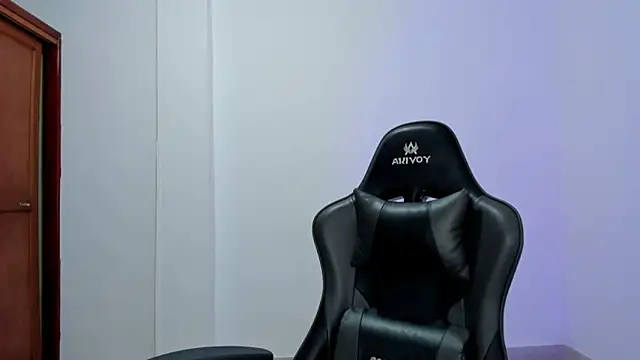 avellanatammy online show from December 23, 1:25 am