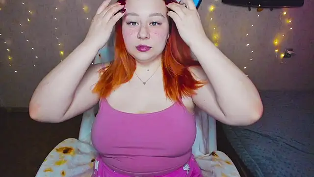 Snapshot of Milafoxxxy chatting on February 24, 8:12 am Milafoxxxy online show from February 24, 8:12 am