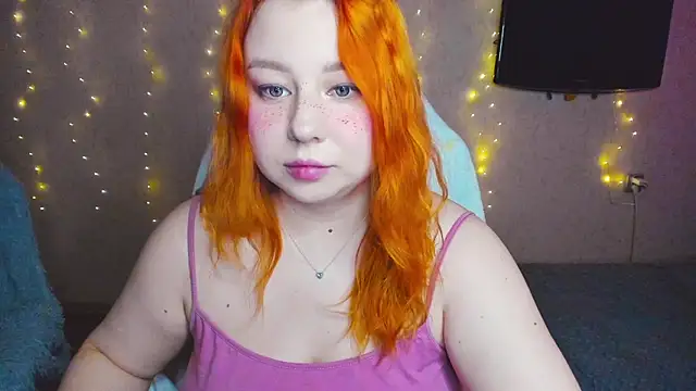 Snapshot of Milafoxxxy chatting on March 21, 8:19 am Milafoxxxy online show from March 21, 8:19 am