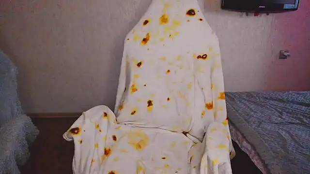 Snapshot of Milafoxxxy chatting on March 31, 8:37 am Milafoxxxy online show from March 31, 8:37 am