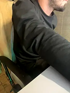 Snapshot of giorgakaci69 chatting on November 27, 3:14 pm giorgakaci69 online show from November 27, 3:14 pm