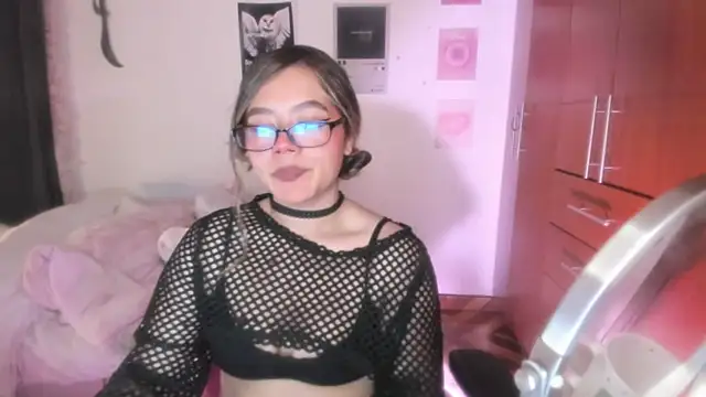 Snapshot of StephaniFox chatting on February 19, 3:13 am StephaniFox online show from February 19, 3:13 am