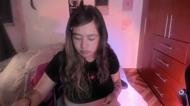 Snapshot of StephaniFox chatting on March 4, 1:22 am StephaniFox online show from March 4, 1:22 am