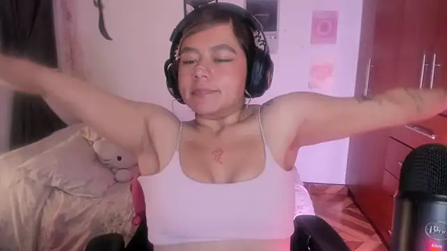 Snapshot of StephaniFox chatting on March 8, 2:04 am StephaniFox online show from March 8, 2:04 am