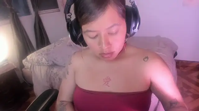 Snapshot of StephaniFox chatting on March 10, 1:43 am StephaniFox online show from March 10, 1:43 am