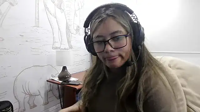 Snapshot of StephaniFox chatting on March 28, 4:01 am StephaniFox online show from March 28, 4:01 am