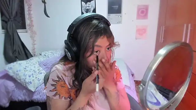 Snapshot of StephaniFox chatting on April 3, 12:08 am StephaniFox online show from April 3, 12:08 am