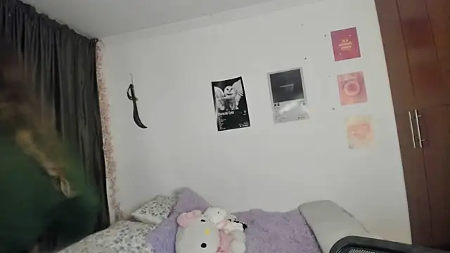 Snapshot of StephaniFox chatting on April 14, 12:49 am StephaniFox online show from April 14, 12:49 am