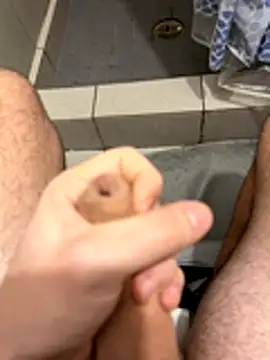 Snapshot of magrossebite25cm chatting on November 18, 4:39 am magrossebite25cm online show from November 18, 4:39 am