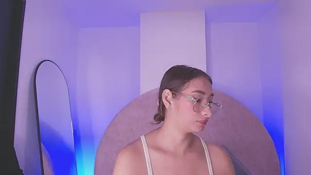 vale ross  online show from April 2, 3:04 am