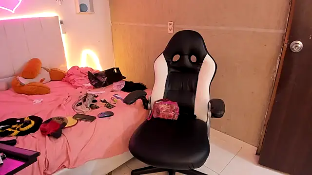 lilith horny online show from October 8, 12:30 am