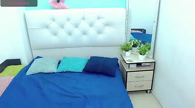 Snapshot of kinverly_sexyx chatting on January 24, 6:35 pm kinverly sexyx online show from January 24, 6:35 pm