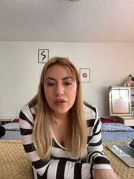 Alexxabootty online show from November 6, 7:15 pm