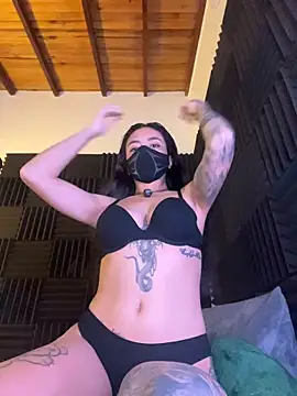 Snapshot of INKbodyy chatting on February 6, 2:27 am INKbodyy online show from February 6, 2:27 am