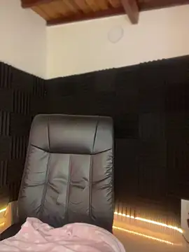 Snapshot of INKbodyy chatting on February 26, 3:27 am INKbodyy online show from February 26, 3:27 am