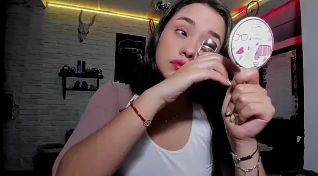 Kimmymadison- online show from December 8, 4:46 am