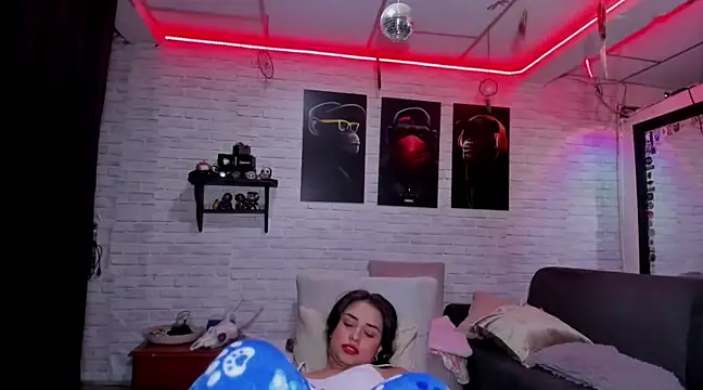 Kimmymadison- online show from January 18, 6:34 am