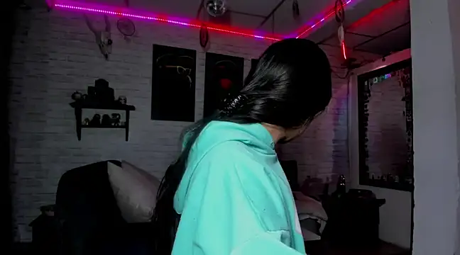 Kimmymadison- online show from February 11, 9:25 pm