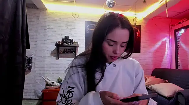 Kimmymadison- online show from February 20, 3:45 am