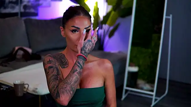 RaquelleVon online show from February 9, 10:52 am