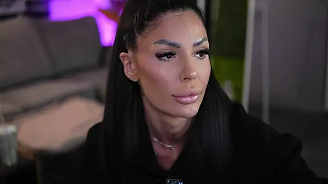 RaquelleVon online show from April 10, 8:41 am