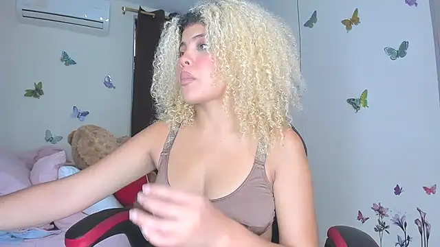 sofiacastillo01 online show from November 20, 7:35 pm