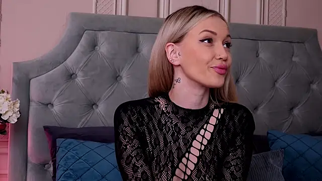 LucyAddison online show from February 20, 5:33 am