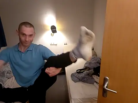 Snapshot of Bartzrl chatting on September 23, 7:28 pm Bartzrl online show from September 23, 7:28 pm