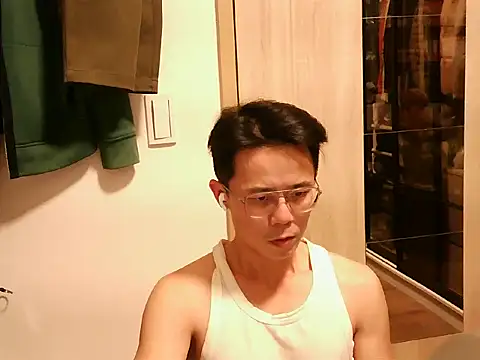 Snapshot of ker1ker chatting on February 8, 4:04 pm ker1ker online show from February 8, 4:04 pm