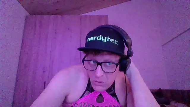 Snapshot of Bigthroaterboy chatting on October 8, 8:06 pm Bigthroaterboy online show from October 8, 8:06 pm