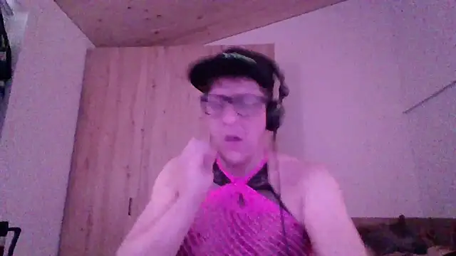 Snapshot of Bigthroaterboy chatting on October 9, 10:02 am Bigthroaterboy online show from October 9, 10:02 am