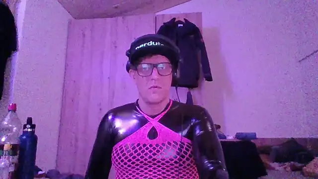 Snapshot of Bigthroaterboy chatting on October 18, 3:42 am Bigthroaterboy online show from October 18, 3:42 am