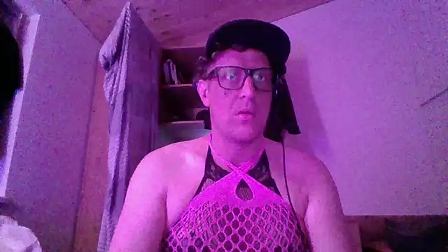 Snapshot of Bigthroaterboy chatting on October 21, 11:38 pm Bigthroaterboy online show from October 21, 11:38 pm