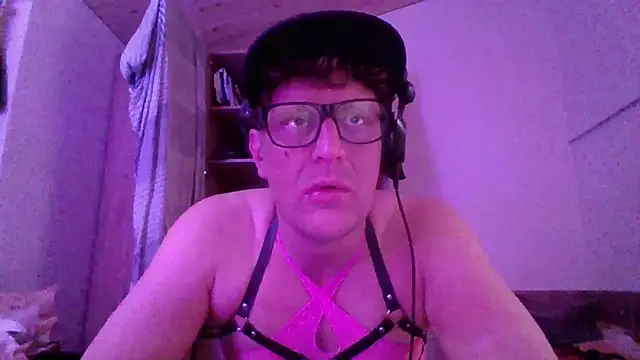 Snapshot of Bigthroaterboy chatting on October 22, 5:02 pm Bigthroaterboy online show from October 22, 5:02 pm