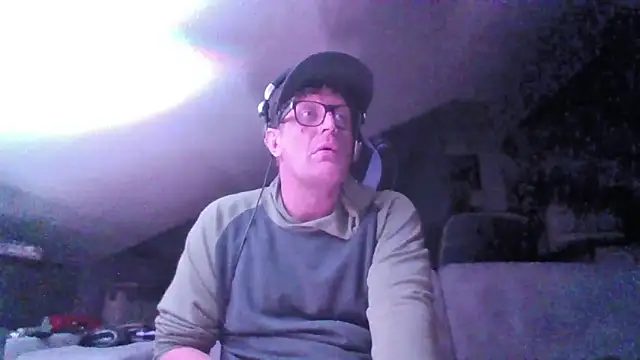 Snapshot of Bigthroaterboy chatting on October 27, 5:11 am Bigthroaterboy online show from October 27, 5:11 am