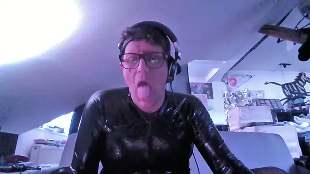 Snapshot of Bigthroaterboy chatting on October 30, 9:33 am Bigthroaterboy online show from October 30, 9:33 am