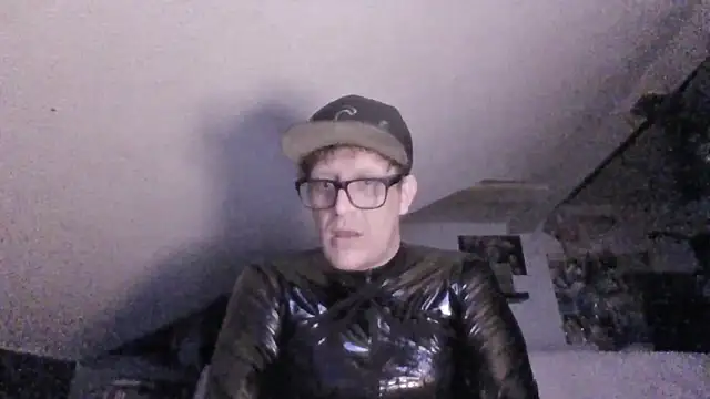 Snapshot of Bigthroaterboy chatting on November 11, 9:26 pm Bigthroaterboy online show from November 11, 9:26 pm