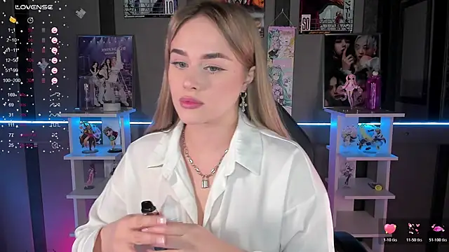 Snapshot of Ellen_Soft chatting on November 12, 4:18 pm Ellen Soft online show from November 12, 4:18 pm