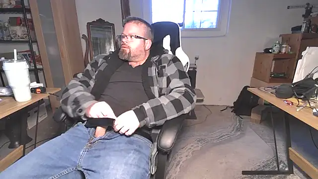 Snapshot of MagnusCockus chatting on March 2, 10:38 pm MagnusCockus online show from March 2, 10:38 pm