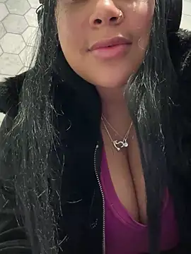 Snapshot of HaileyDiana chatting on March 5, 10:11 am HaileyDiana online show from March 5, 10:11 am