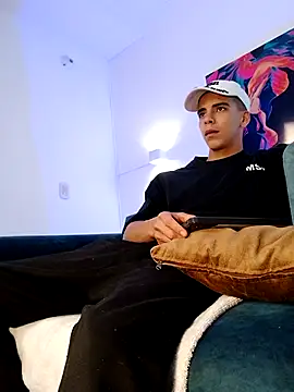 Snapshot of Restrepo300 chatting on March 18, 6:55 pm Restrepo300 online show from March 18, 6:55 pm