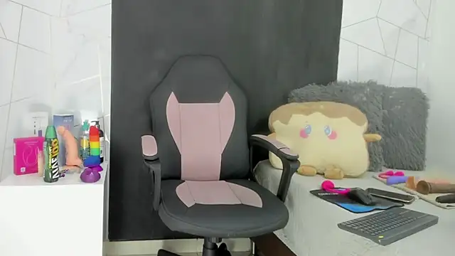 Snapshot of galatea_rous chatting on October 9, 7:56 pm galatea rous online show from October 9, 7:56 pm