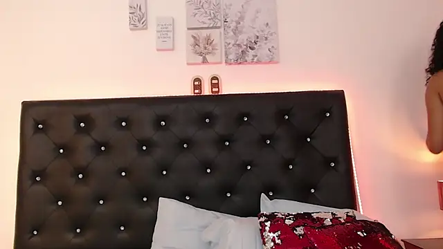 ariellaferra  online show from March 4, 7:43 pm