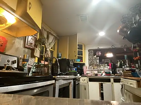 Snapshot of trash4cash chatting on February 18, 1:34 am trash4cash online show from February 18, 1:34 am