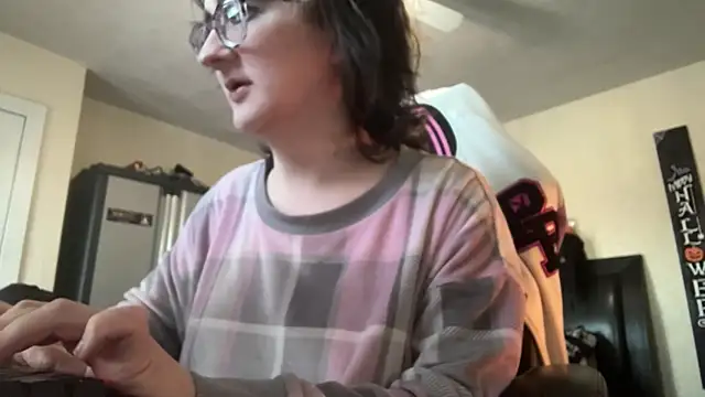 Snapshot of YandereDemon chatting on December 16, 1:38 pm YandereDemon online show from December 16, 1:38 pm