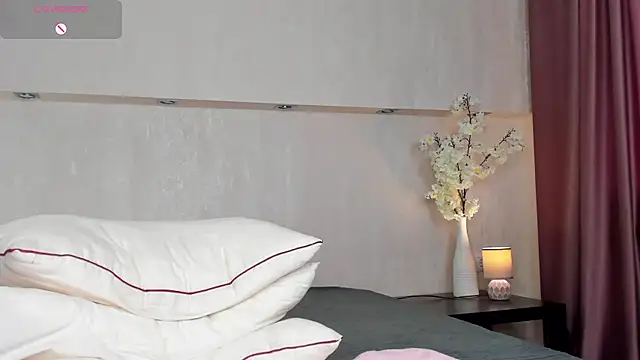 Snapshot of Erika_Carpenter chatting on July 14, 2:05 am Erika Carpenter online show from July 14, 2:05 am