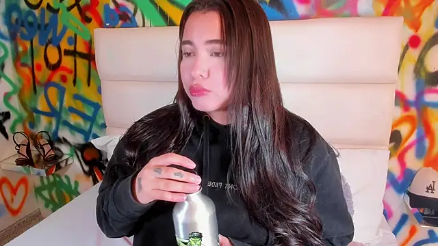 Liana Bernocchi online show from January 18, 8:12 pm